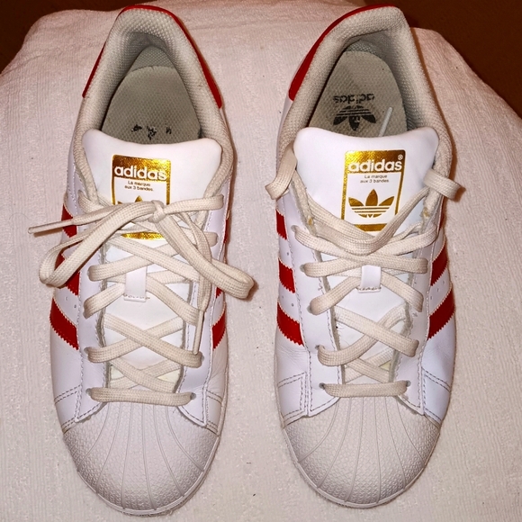 Men's White and Red Adidas Shell Toes (Size 5.5) - Picture 6 of 10